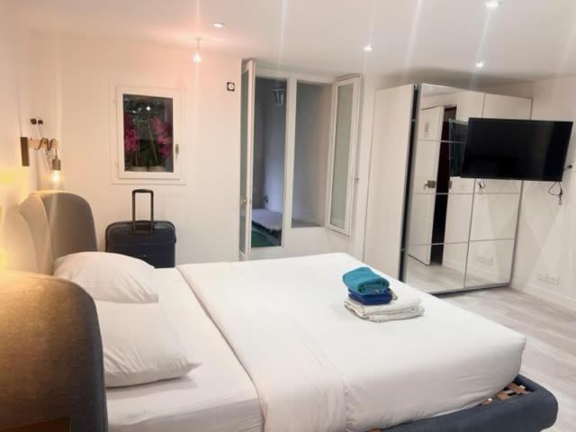 Rent A Room - Residence Caire, Montorgueil Paris Eksteriør billede